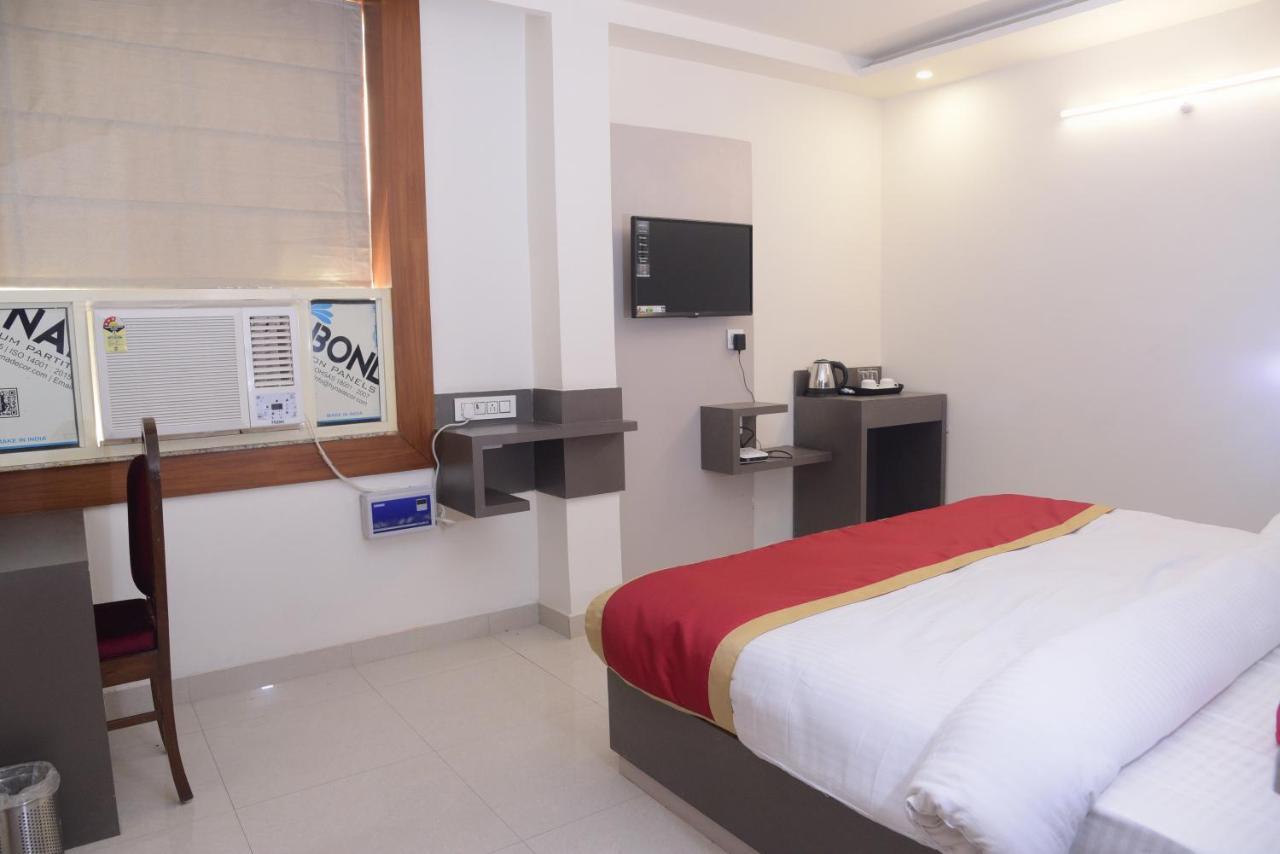 Hotel Le Cypress Bareilly Exterior photo