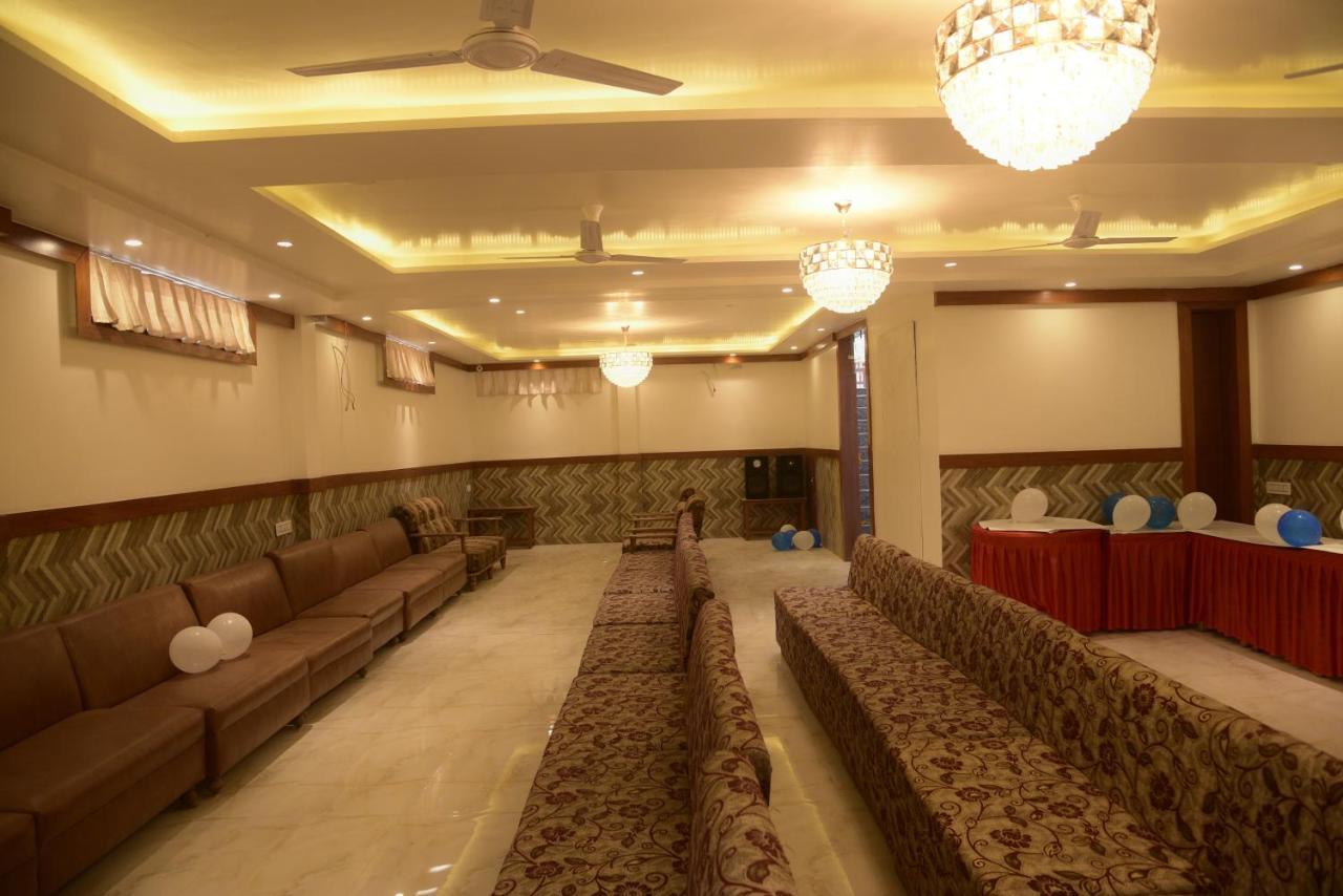 Hotel Le Cypress Bareilly Exterior photo